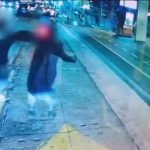 רגע התקיפה ממצלמות האבטחה. צילום: באדיבות המשטרה