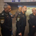 מפקד המחוז ומפקד המרחב בזירת פיגוע הדריסה בבני ברק, צילום: דוברות משטרת ישראל