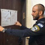 צו סגירה מנהלי לדירה בשיפוצים בבני ברק צילום: דוברות המשטרה.