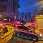 שריפה פרצה בבניין מגורים ברחוב לנדרס ברמת גן צילום: דוברות הצלה