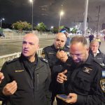 מפקד מחוז תל אביב, ניצב חיים סרגרוף עם כוחות הביטחון באחת הזירות. צילום: דוברות משטרת ישראל