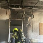 שריפת מזגן בכיתת לימוד בבית ספר עירוני י"א בתל אביב צילום: דוברות כבאות