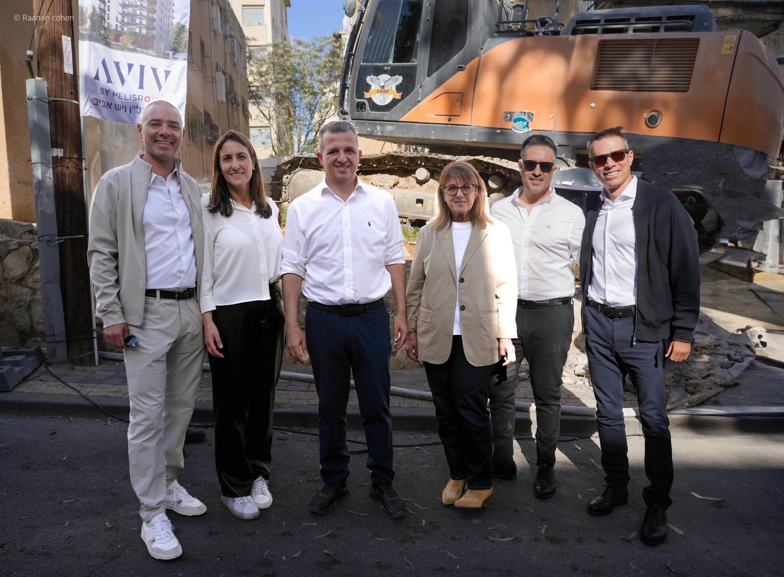 מימין לשמאל) – אופיר שריד, צחי דידי, ליאורה עופר, כרמל שאמה הכהן, סיגל חורש, גילי שקד. הדמיות: view point