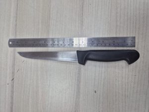 הסכין שנמצאה. צילום: דוברות המשטרה